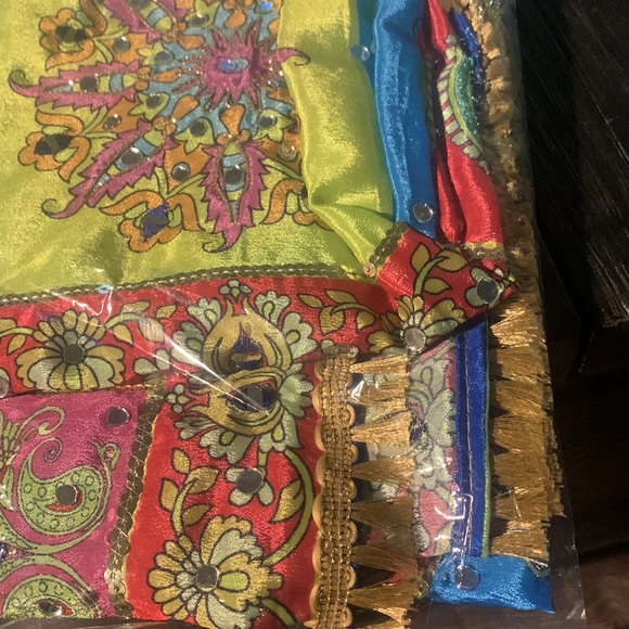 Indian dupata with gold gota and mirror - Picture 2 of 2